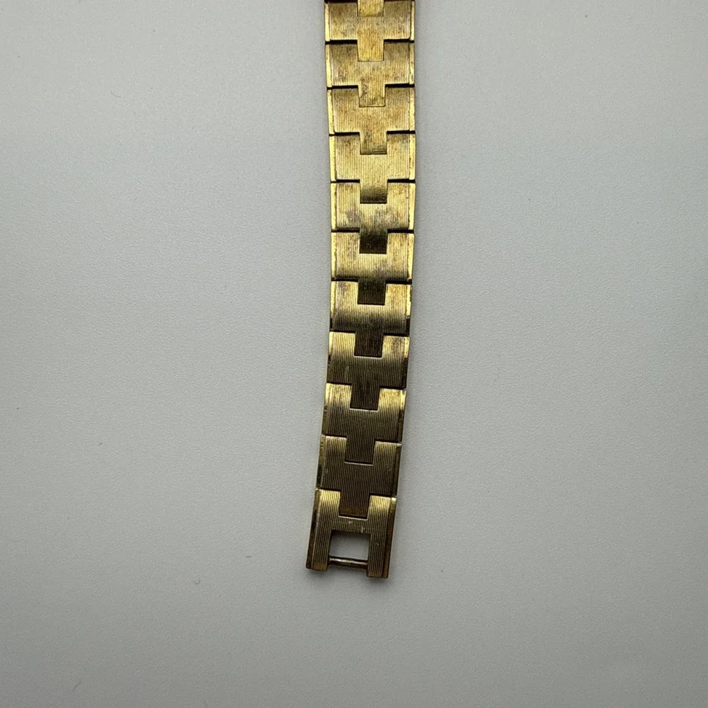 Vintage Timex Mechanical Women's Watch 18mm Gold Tone* Winds, Runs, Keeps Time !